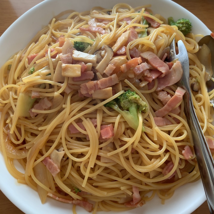 玉ねぎとベーコンで♫にんにく醤油パスタ